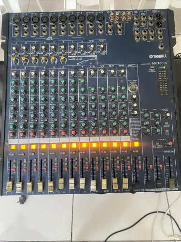 Mesa de Som Yamaha 16 canais