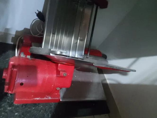 Vendo fatiador de frios semi altomatico
