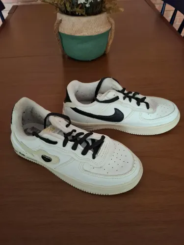 Tênis Nike off white usado muito pouco