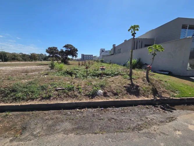 Terreno Jardim Riva próximo a avenida e a o centro