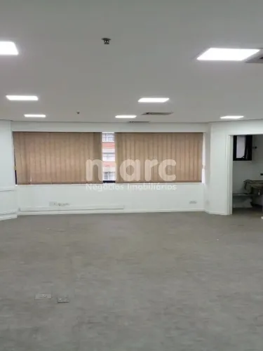Conjunto na Bela Vista para locação e venda com 2 vagas.