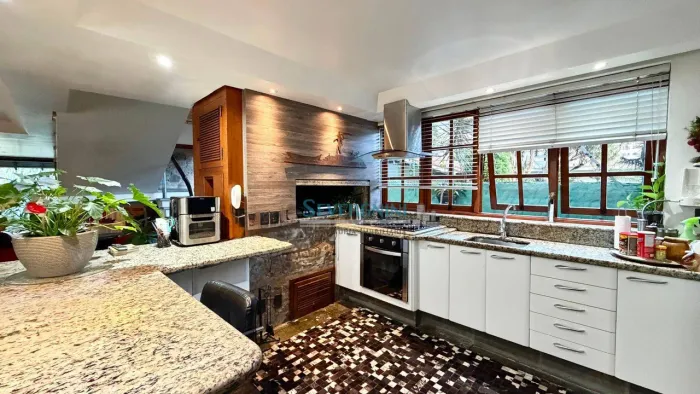 Casa com 3 dormitórios à venda, 362 m² por R$ 1.900.000,00 - Centro - Cachoeirinha/RS