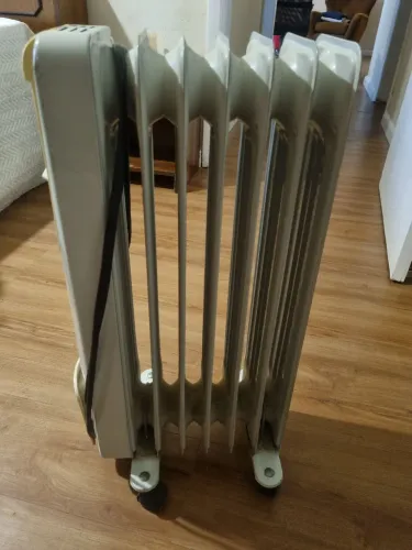 Vendo aquecedor a óleo Britania , 110 V,em bom estado e funcionando 