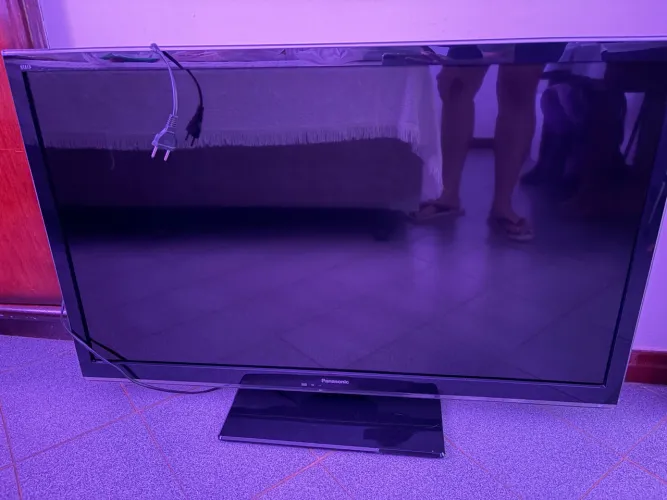 TV Panasonic 42? LCD Full HD TC-L42E5BG - Ótimo Estado
