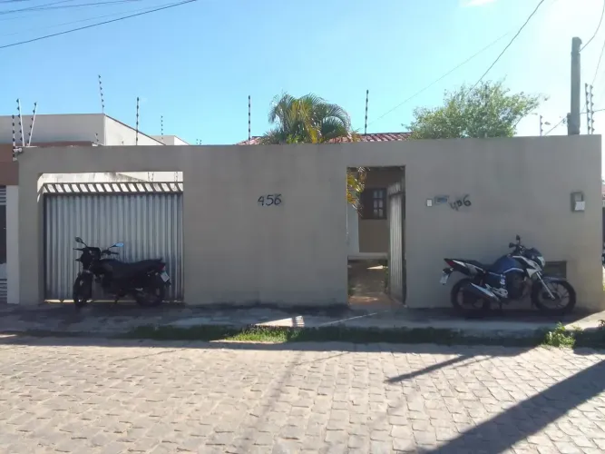 CASA PRA REPASSE NO BOSQUE DAS COLINAS.