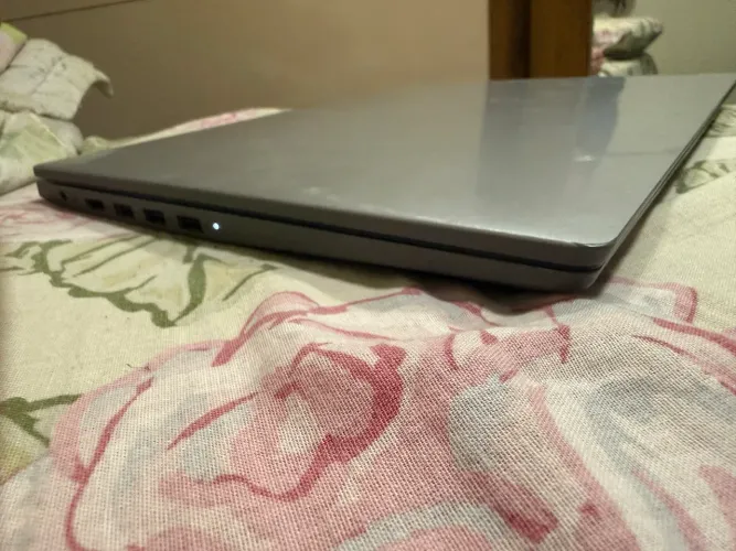 Notebook Lenovo usado - ótimo para estudos e trabalho!