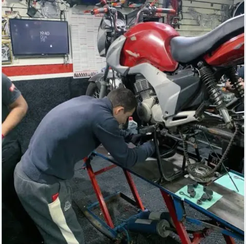 Vaga para auxiliar de mecânica de motos