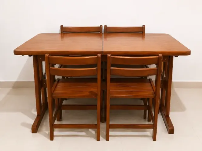 Conjunto Mesa Expansível + 4 Cadeiras em Madeira Maciça