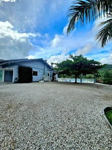 Casa três quartos em Sítio Botuverá