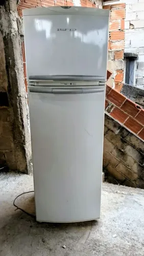 Vendo Geladeira Duplex frosfee com entrega grátis