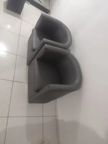 poltronas e painel os 3 por 200,00