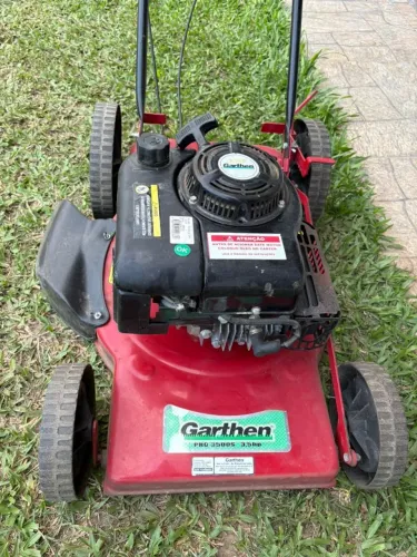 Cortador de grama a gasolina