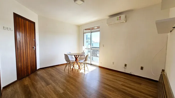 Apartamento de 2 dormitórios em frente ao Bistek do Abraão!!!