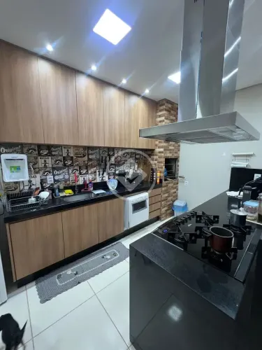 #Vende-se casa no condomínio fechado Serra Azul , região do CPA , com 03 quartos sendo 02