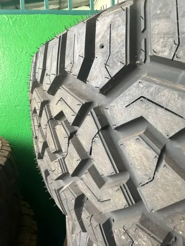 Pneu para caminhonete