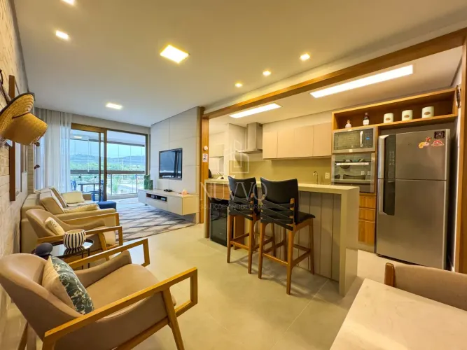 Apartamento mobiliado com 2 suítes amplo para locação anual em Jurerê