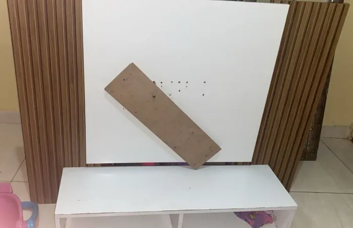 Vende se, painel de TV 