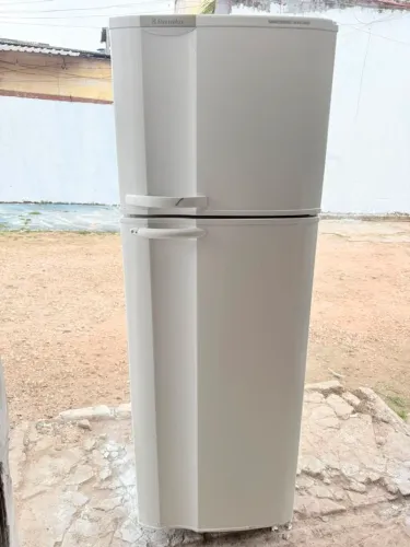Geladeira Eletrolux super freezer top