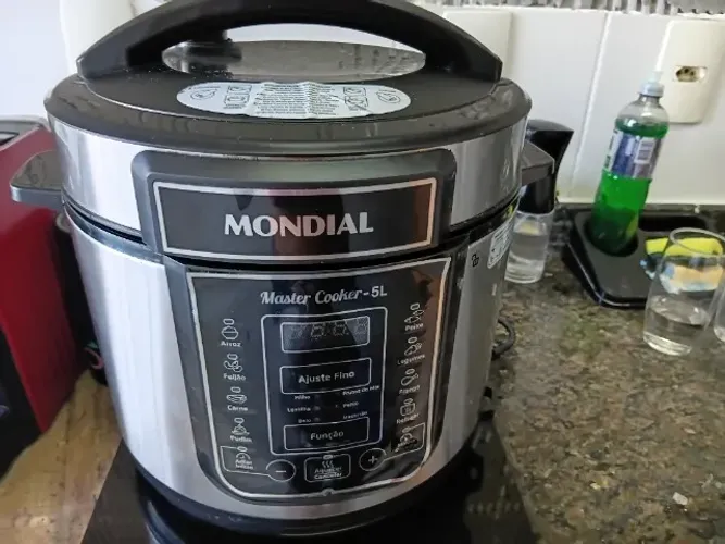 Vendo panela de pressão elétrica com defeito 