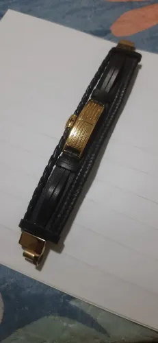 Vendo pulceira Premium Gold pai nosso de couro com fecho magnético na medida de 19 cm