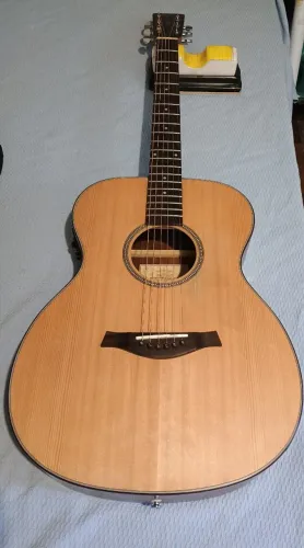 Violão Tagima Three Grand Concert cordas de aço. Captação profissional Fishman Presys 2. 