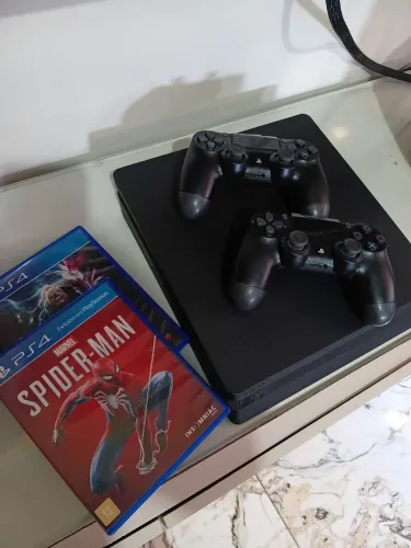 PLAYSTATION 4
