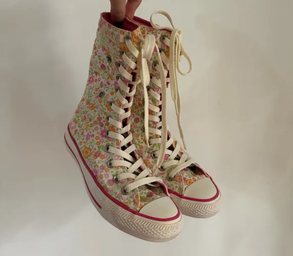 Converse Chuck Taylor All Star de cano alto com estampa floral Original - 2 formas de uso