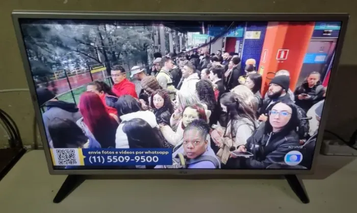 VENDO TV LED SMART LG DE 32 POLEGADAS MODELO 32LF585B COM TELA QUEBRADA