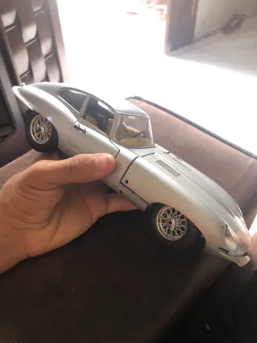 Carrinho miniatura jaguar (1961) made in Itália scala 1/8