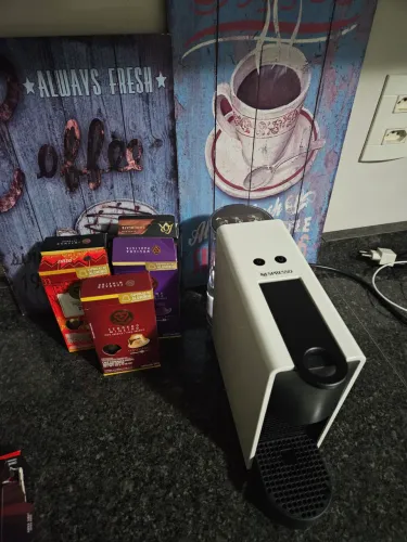 Cafeteira Nespresso Essenza Mini