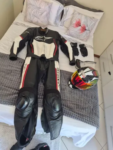 Vendo kit motociclista completo Macacão luvas capacete botas