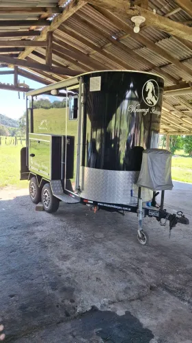 reboque para 2 cavalo