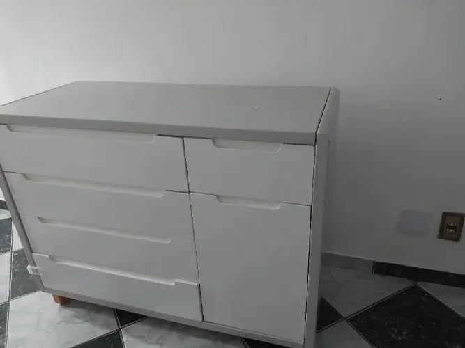 Cômoda infantil Branco e Cinza 4 Gavetas 