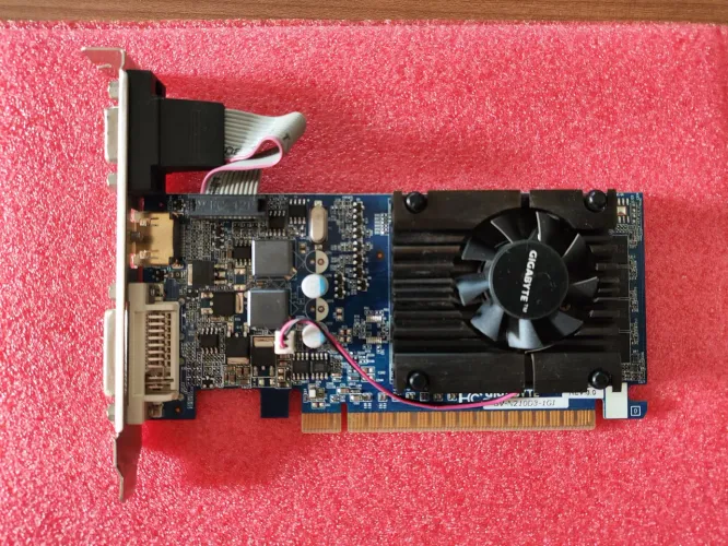 Placa de vídeo GT 210 1GB