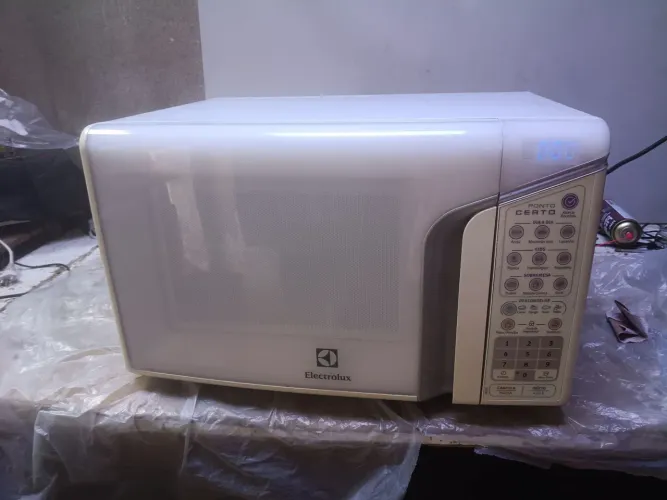 Microondas Eletrolux funcionando perfeitamente 