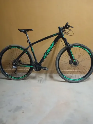 Vendo bicicleta aro 29 quadro 19 modelo ksw(alguns detalhes na pintura)