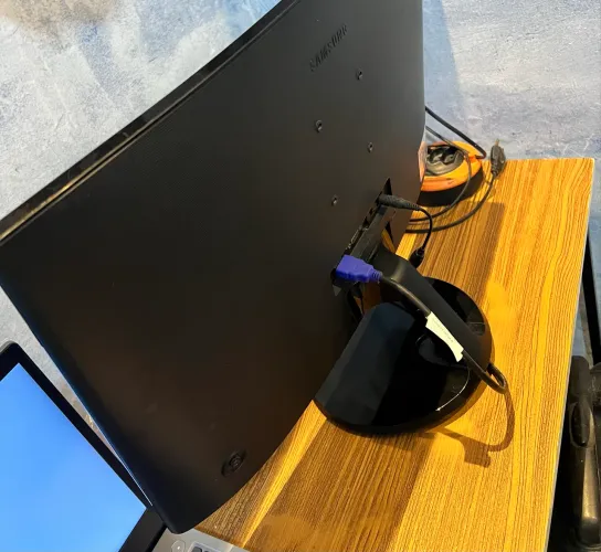 Monitor Curvo Samsung 24" Full HD - Perfeito Estado