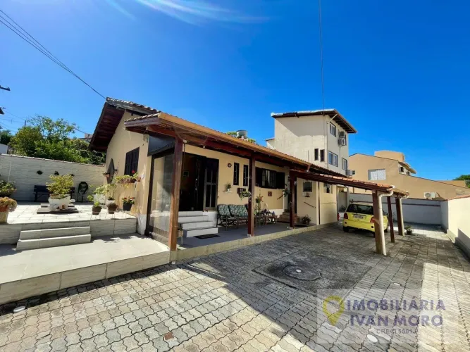 Casa à venda em Santinho - Florianópolis
