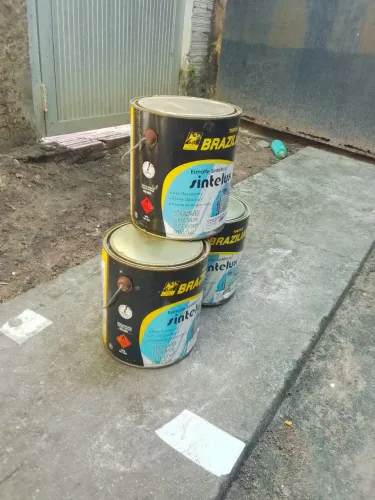 4 lata de tinta 