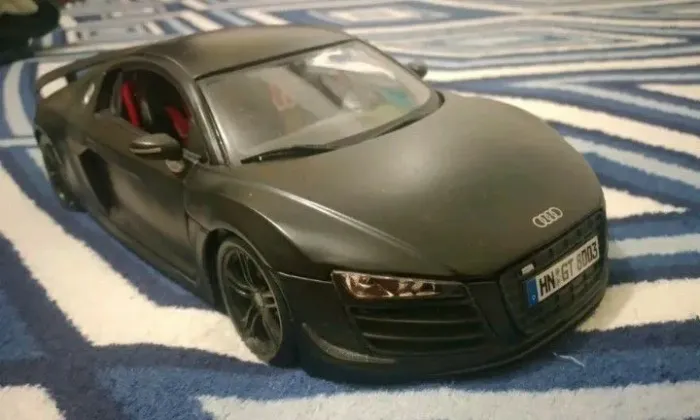 Audi r8 novo porem sem caixa marca maisto
