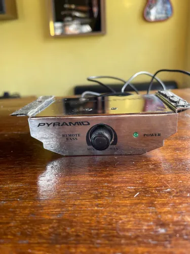 Controle remoto de grave Pyramid