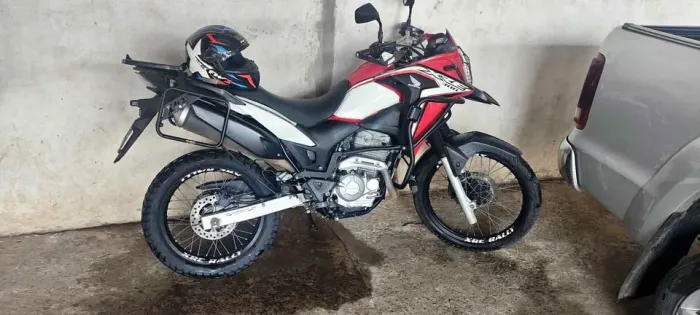 HONDA XRE 300 (Entrada 5mil)