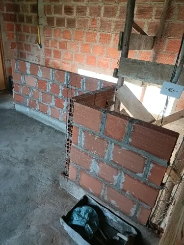 Pedreiro em geral, fazemos no cartão de crédito e parcelamos crédito.