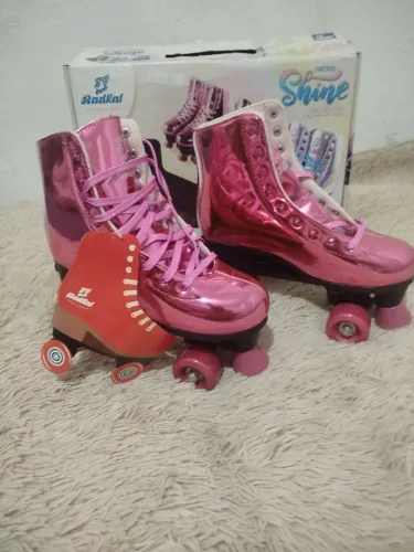 Patins top demais NOVO zero na caixa, regular numeração 38 ao 40.