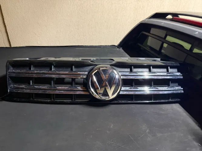 Grade frontal cromada Amarok V6 + sensores de estacionamento.