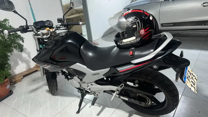 Fazer 250 cilindrada