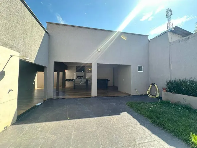Casa com 4 quartos, Parque Bandeirante - Rio Verde