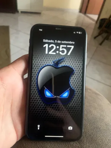 iPhone XR muito novo modificado 13