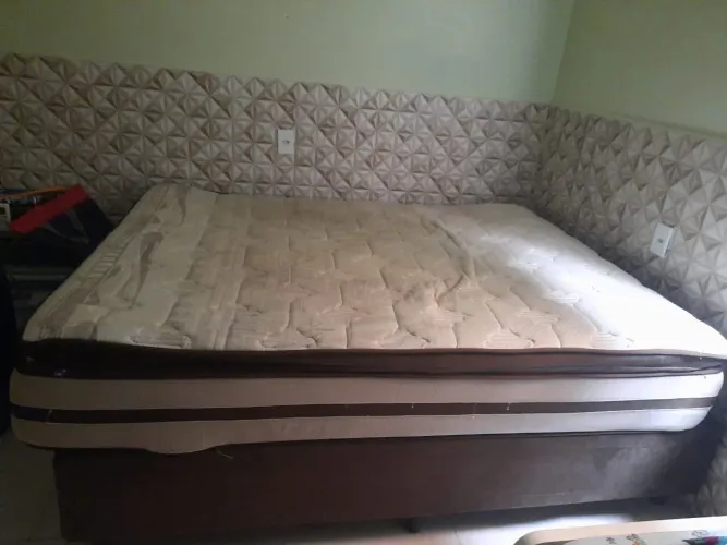 Cama casal Queen