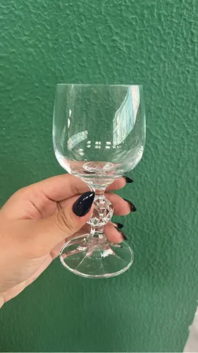 Jogo com 6 Taças de Vinho Cláudia 150ml - Seminova / Nunca Usadas